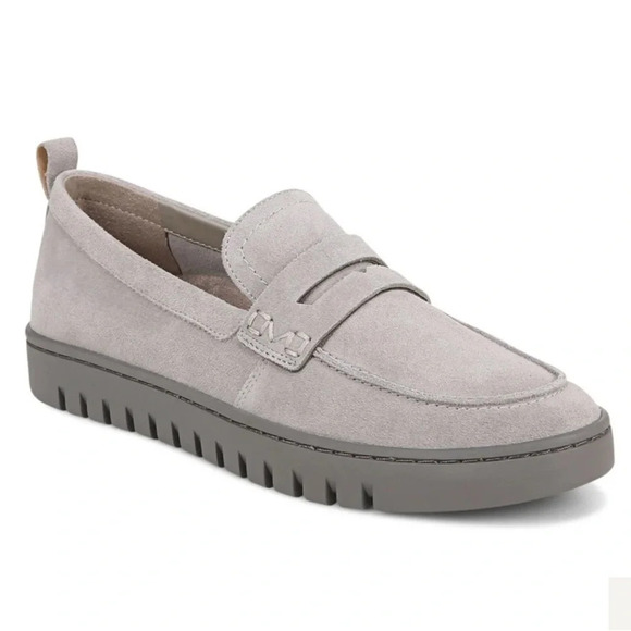 VIONIC NWOB Uptown Loafer in Light Gray Suede - Picture 2 of 14